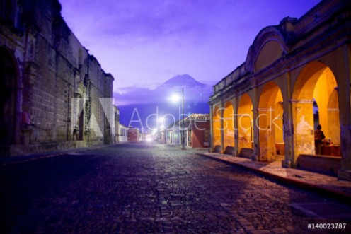 Bild på Volcano antigua Guatemala streets